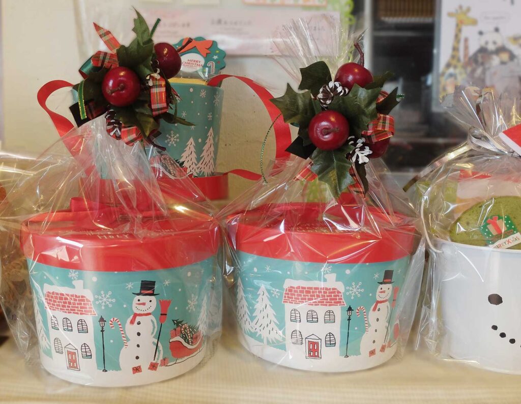 ラ・ポンムのクリスマスのパッケージに入った焼き菓子